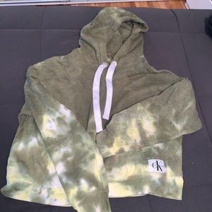Dark green long-sleeve hoodie.